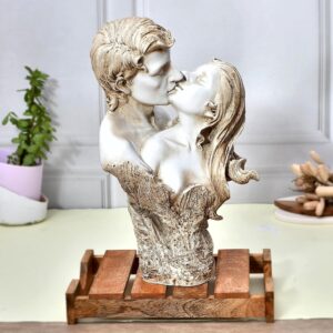 Valentine Romantic Love Couple Statue Showpiece.